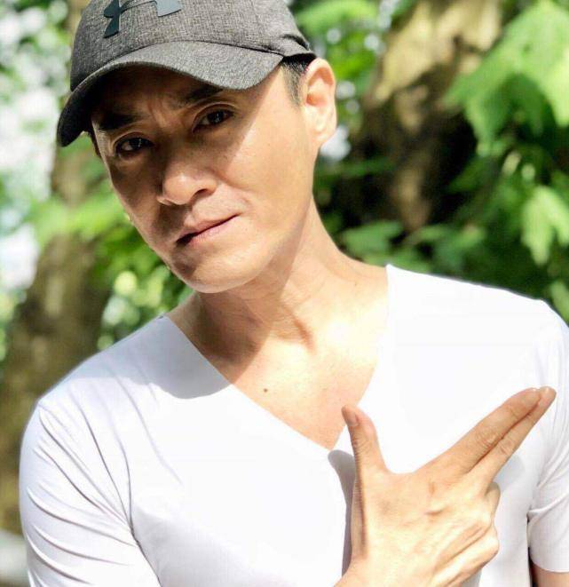 慕容复|曾是最帅“慕容复”，现成发福大叔魅力不减，老演员果然厉害