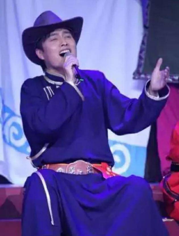 女神|好歌手云飞:6登央视春晚,娶“古典女神”美娇妻,为人低调朴素