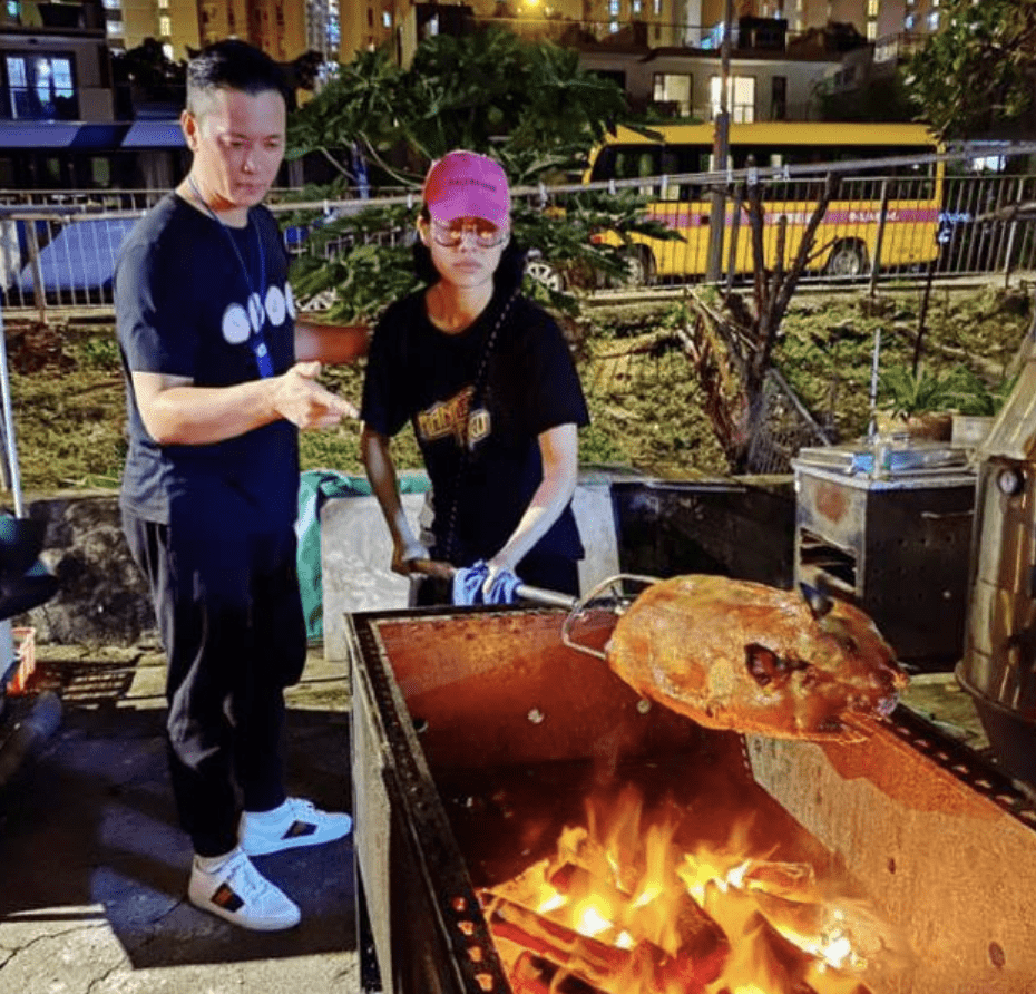 李乘德|李乘德携妻子在路边店吃早餐接地气，无滤镜下胡杏儿呈现真实颜值