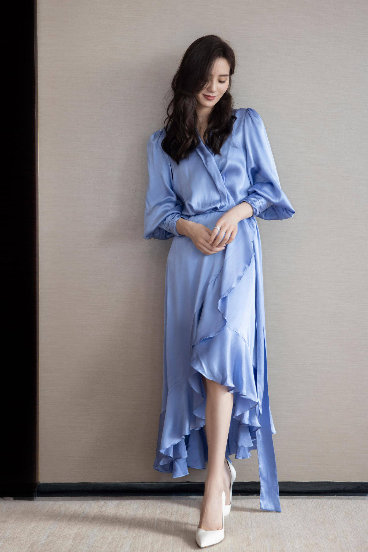 黑色 有一种酷飒叫刘诗诗穿黑色套装，明明很普通，依然被她穿出高级感