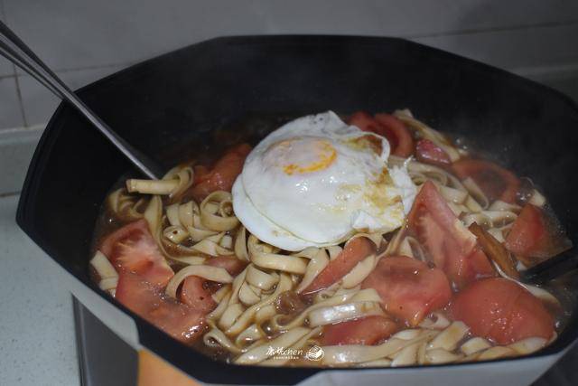 蔬菜|早餐给家人煮这碗面，荤素都有，好吃又解馋，工作量再大也不会饿
