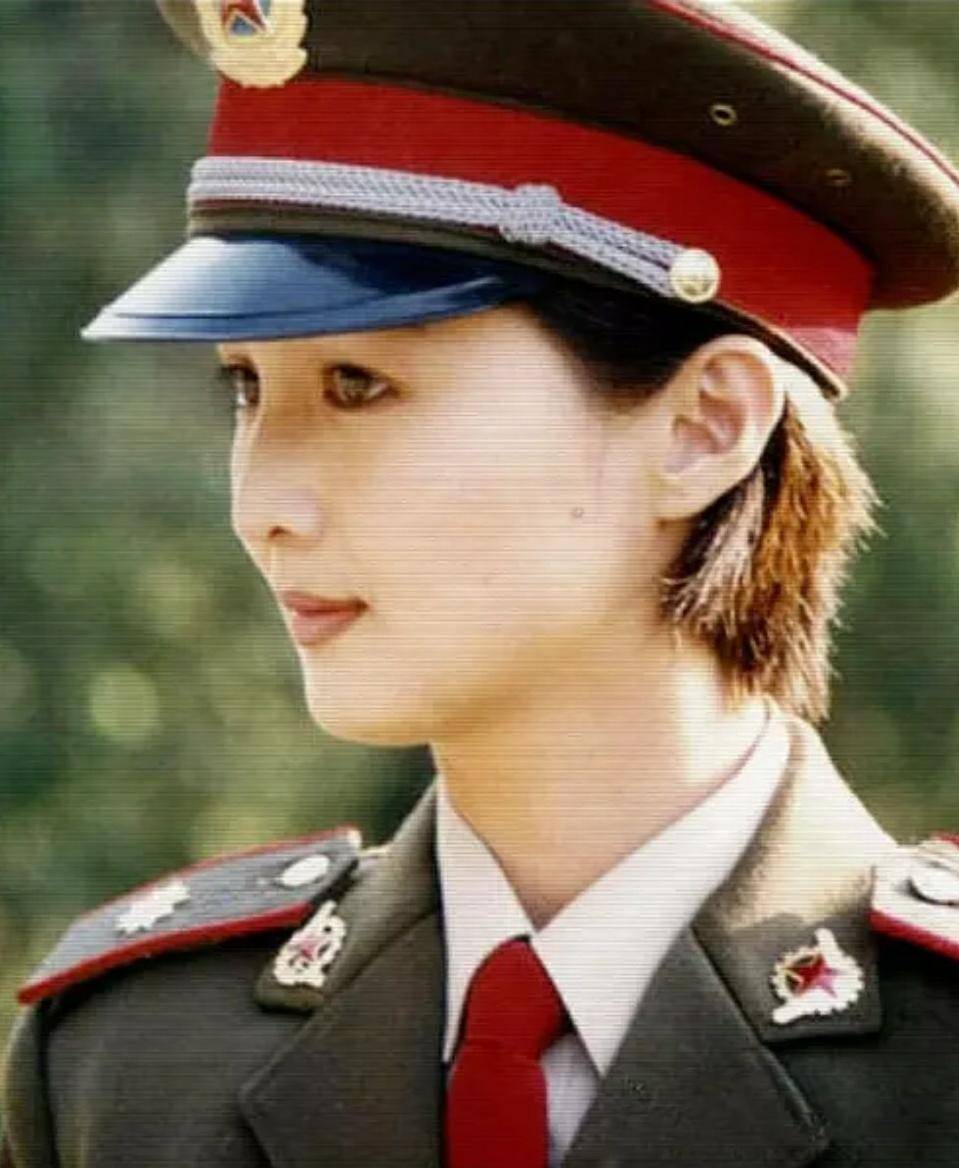 沈琳吴晓东《三国演义》剧照1992年,吴晓东即将大学毕业,在朋友的介绍