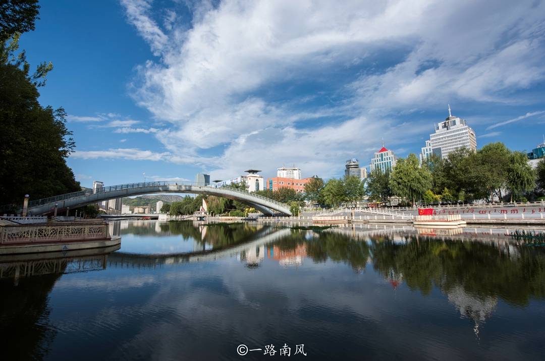 交通|西宁市真的落后吗？实地旅游才知道繁华摩登，景色还很美