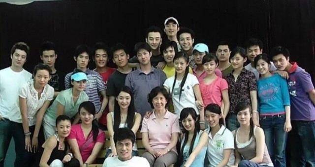 品牌 张小斐向我们揭示成功的意义，穿衣从快时尚到高奢