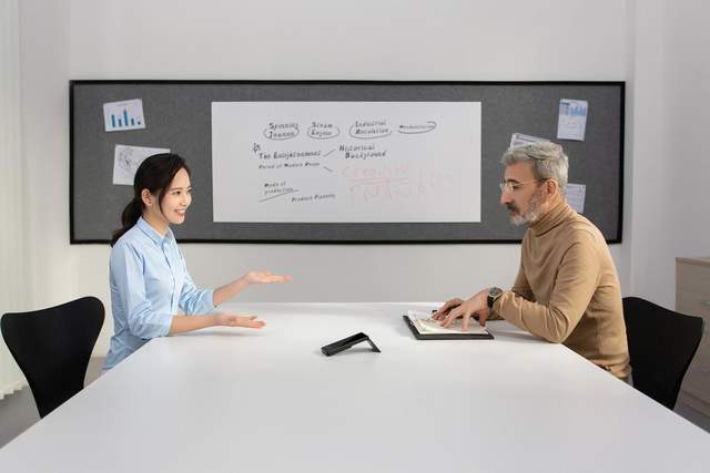 讯飞双屏翻译机体验：商务精英的异国伴侣