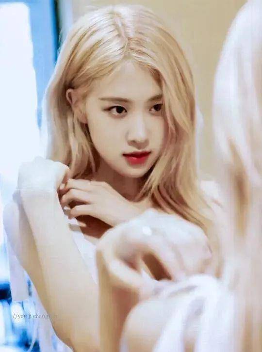 金发抄袭Lisa“太妹头”的佟丽娅一夜刷爆几亿播放量？内娱女爱豆都看跪了！