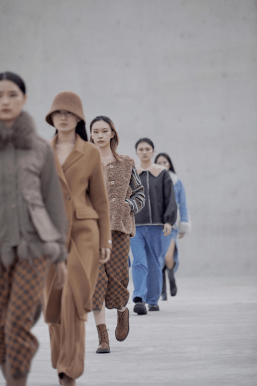 面料indicia WINTER21 FASHION SHOW“Relations关系” 冬季时装秀