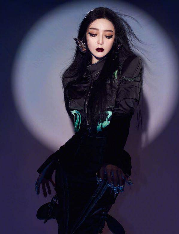马苏万圣节女星造型惊艳！毛晓彤魔女张嘉倪天使，赵雅芝变身霸气女王