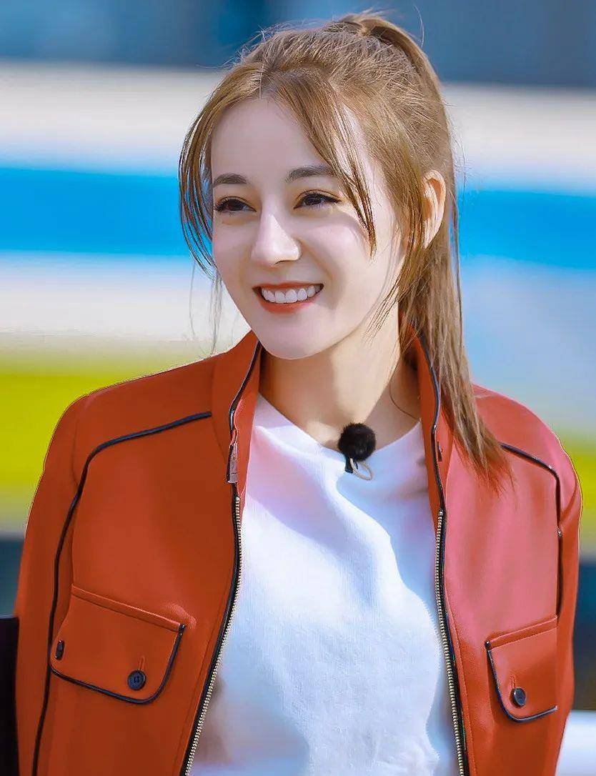 金发抄袭Lisa“太妹头”的佟丽娅一夜刷爆几亿播放量？内娱女爱豆都看跪了！