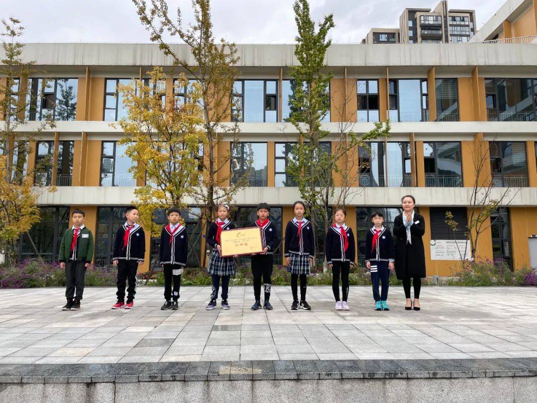 霍森斯小学这位9岁女孩,成为成都高新区年龄最小区记录保持者_运动会