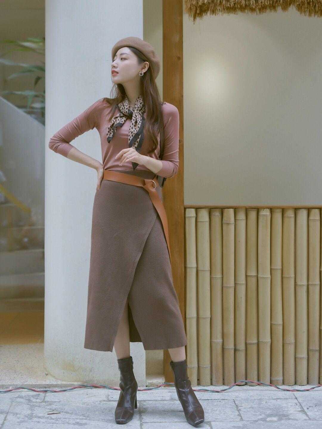 黑色 秋冬一定要试试“紧身打底+高腰半身裙”，温柔优雅，时髦百搭