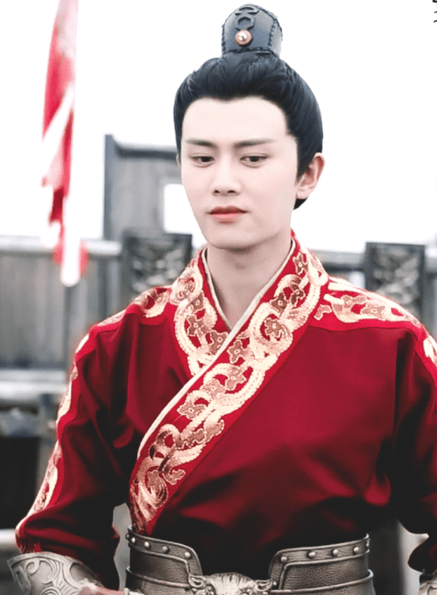 任嘉伦红色系造型太撩人看两张就沦陷你能坚持到第几个画面