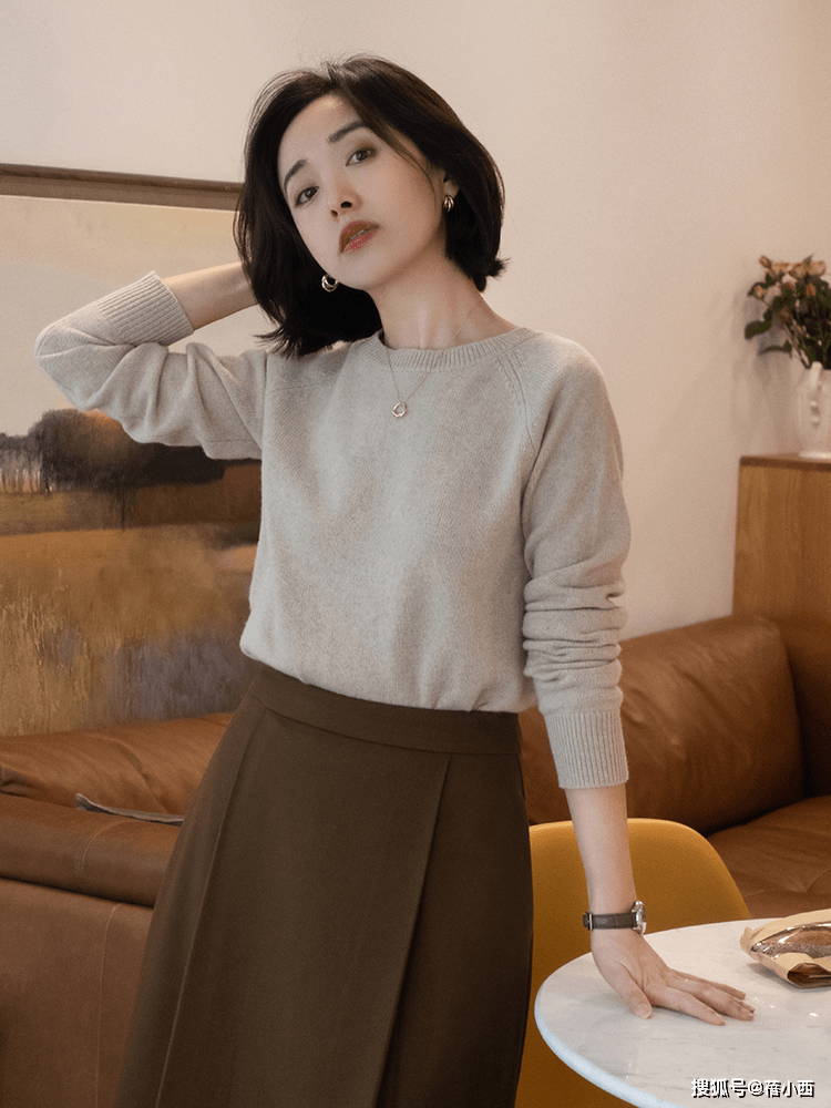 黑色 建议多穿“针织衫”，选择这4种颜色，搭配半身裙、牛仔裤很时髦