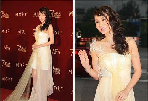 美眉 刘心悠发型挺复古,但穿的“蛋糕裙”倒是挺甜美,风格真有点不搭