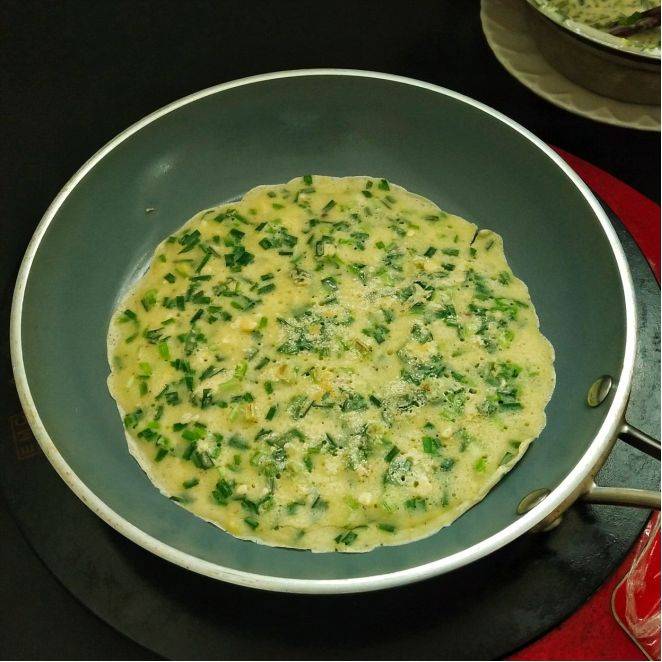 煎饼|韭菜鸡蛋软饼，吃起来开胃营养