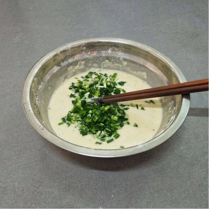 煎饼|韭菜鸡蛋软饼，吃起来开胃营养