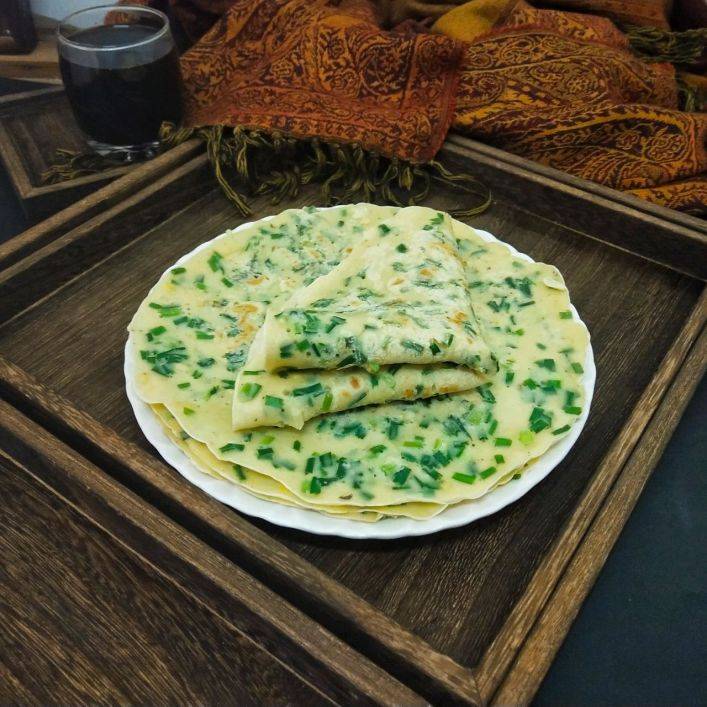 煎饼|韭菜鸡蛋软饼，吃起来开胃营养