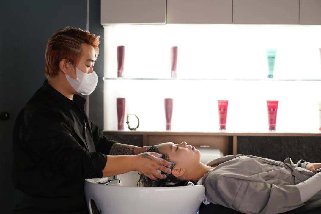 红男绿女邂逅成都千万级艺术SALON,红男绿女们就邂逅了天堂