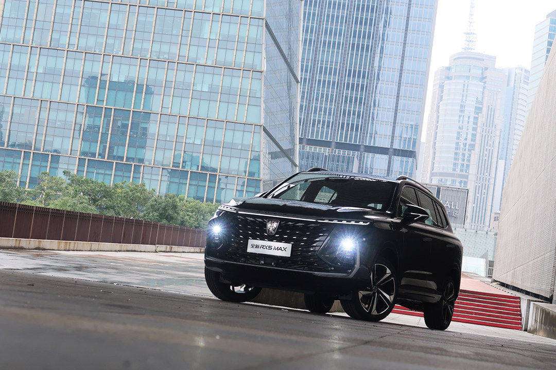 仅时隔一年之久便迎来了全新的改款的"国潮风格",而新款荣威rx5 max将