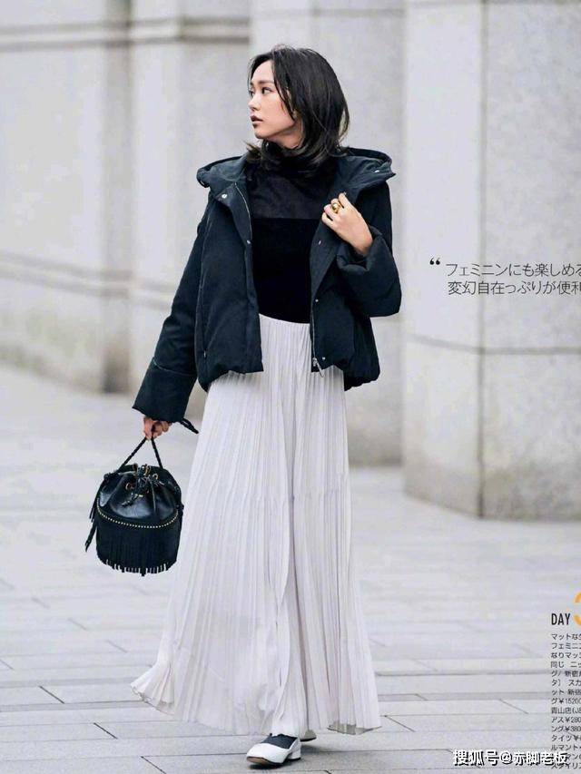 显得 穿羽绒服时，选对内搭是关键！建议多穿这几组“搭配”，气质高级