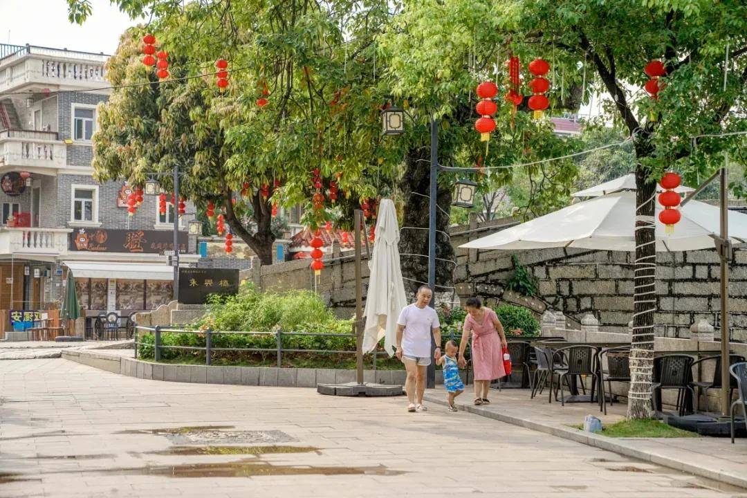 这里的小巷子值得挖掘一下会收获一些不一样的景致旗袍,汉服都可以