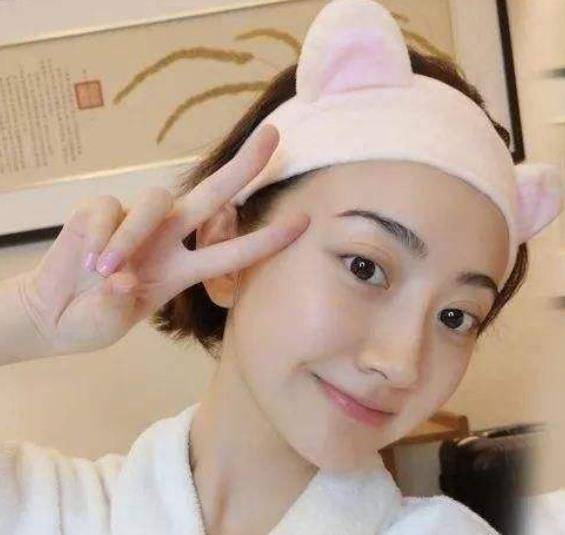 怎么样涂防晒霜不长痘 1eaa7cadfbe644e582481babad504b61.jpeg