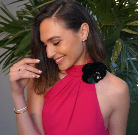 白雪公主|真人版《白雪公主》再次官宣配角，女二号气质赶超主演，颜值在线