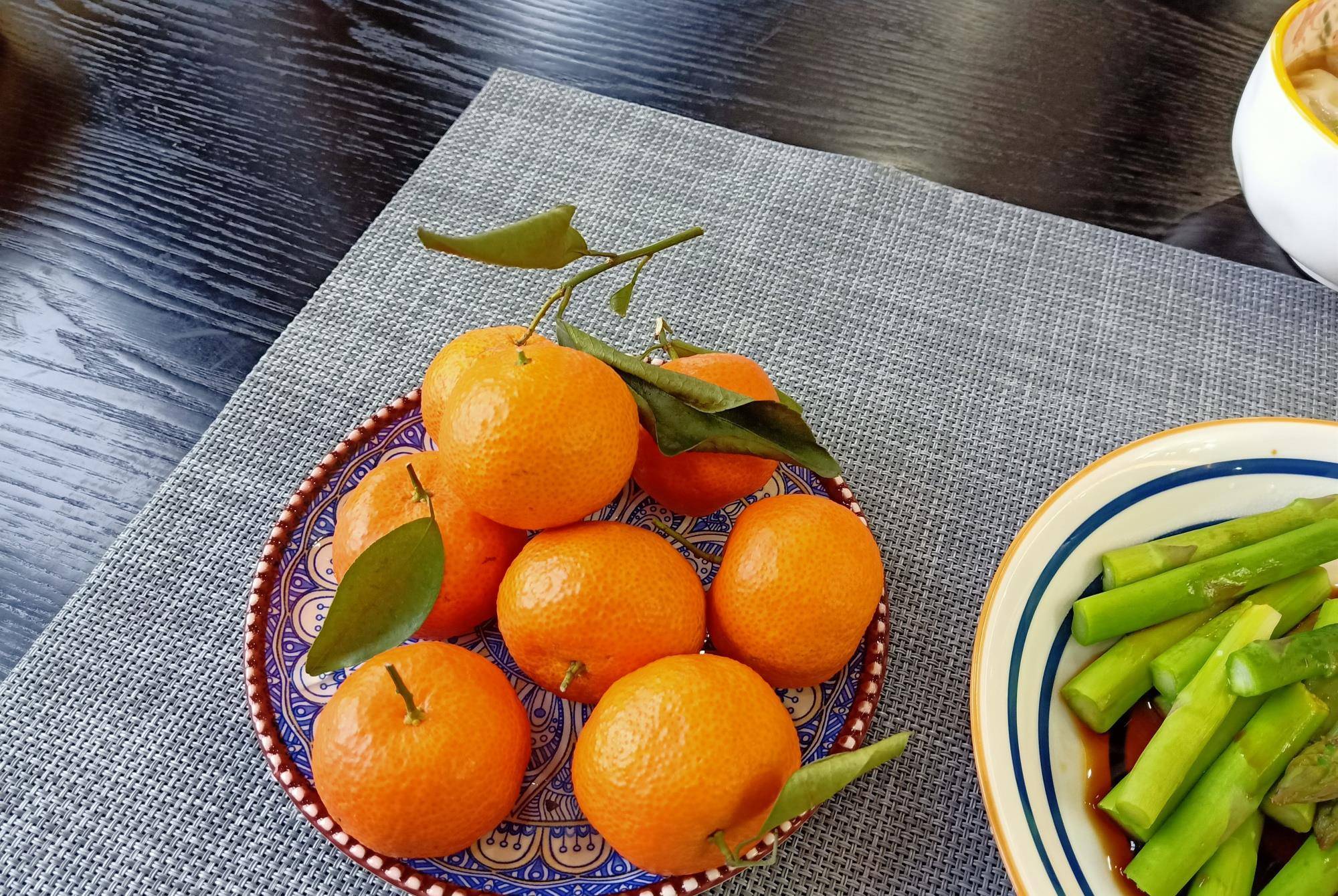 神兽|娘儿俩的早餐火了,不要低估神兽的胃口,满满一桌,转身就光盘