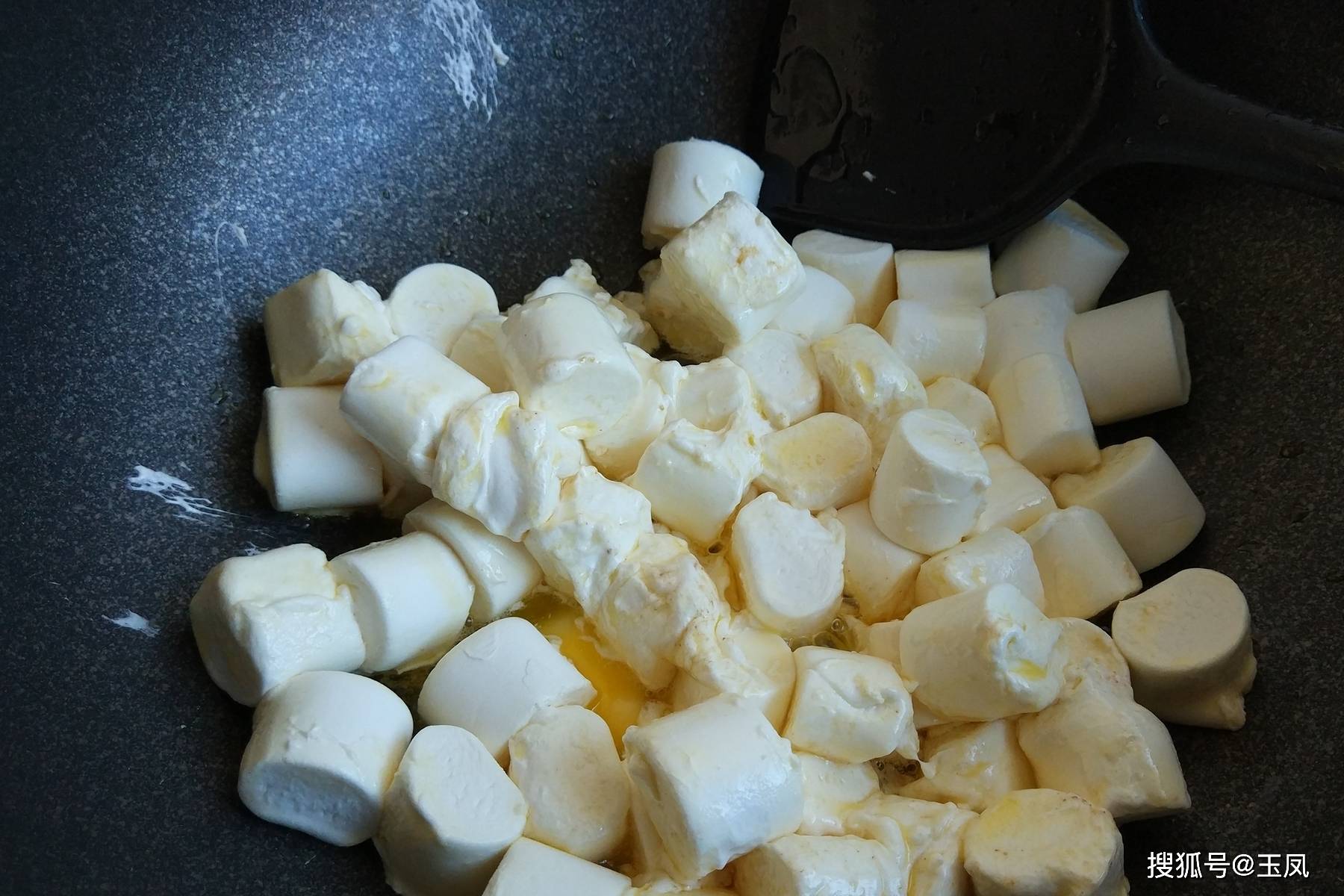 亲朋|春节少不了的小零食，10分钟做1锅，自己做成本不及买的一半