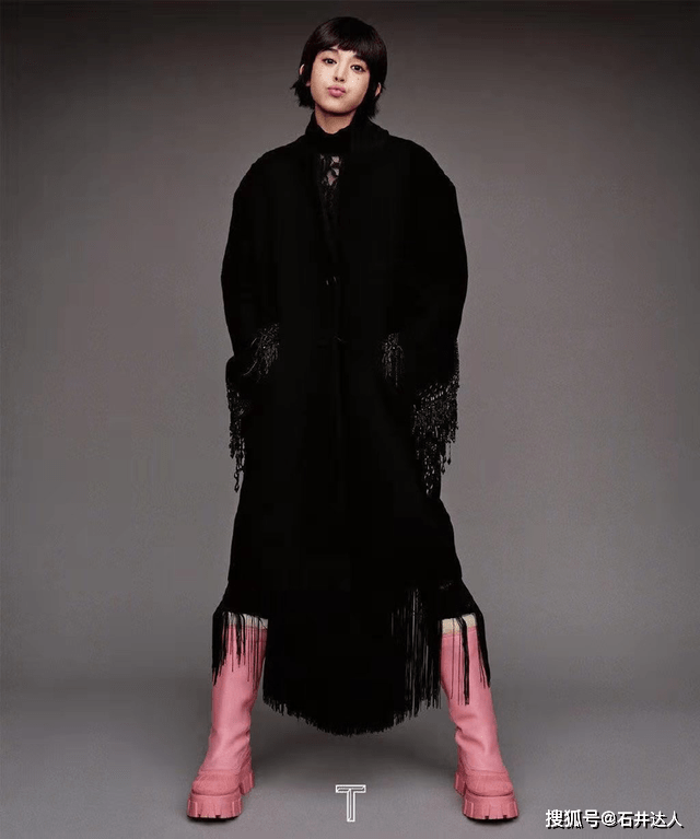 黑色 不一样的娜扎!复古长裙短发配点痣妆,美得“直击”人心