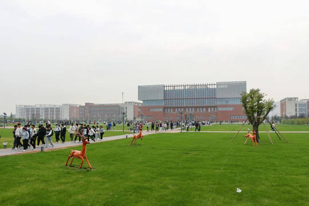 阳光|西安高新科技职业学院校园景色 | 和煦秋日