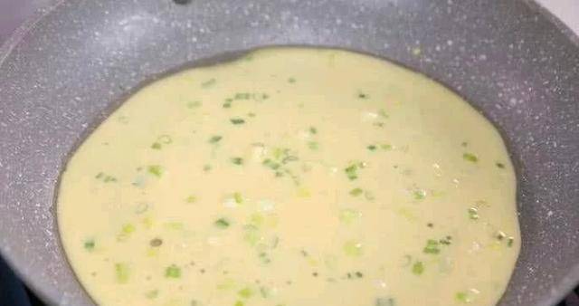 葱花|教你做家常洋葱蛋饼,不要面葵,超简单的步骤,外面酥脆,首选