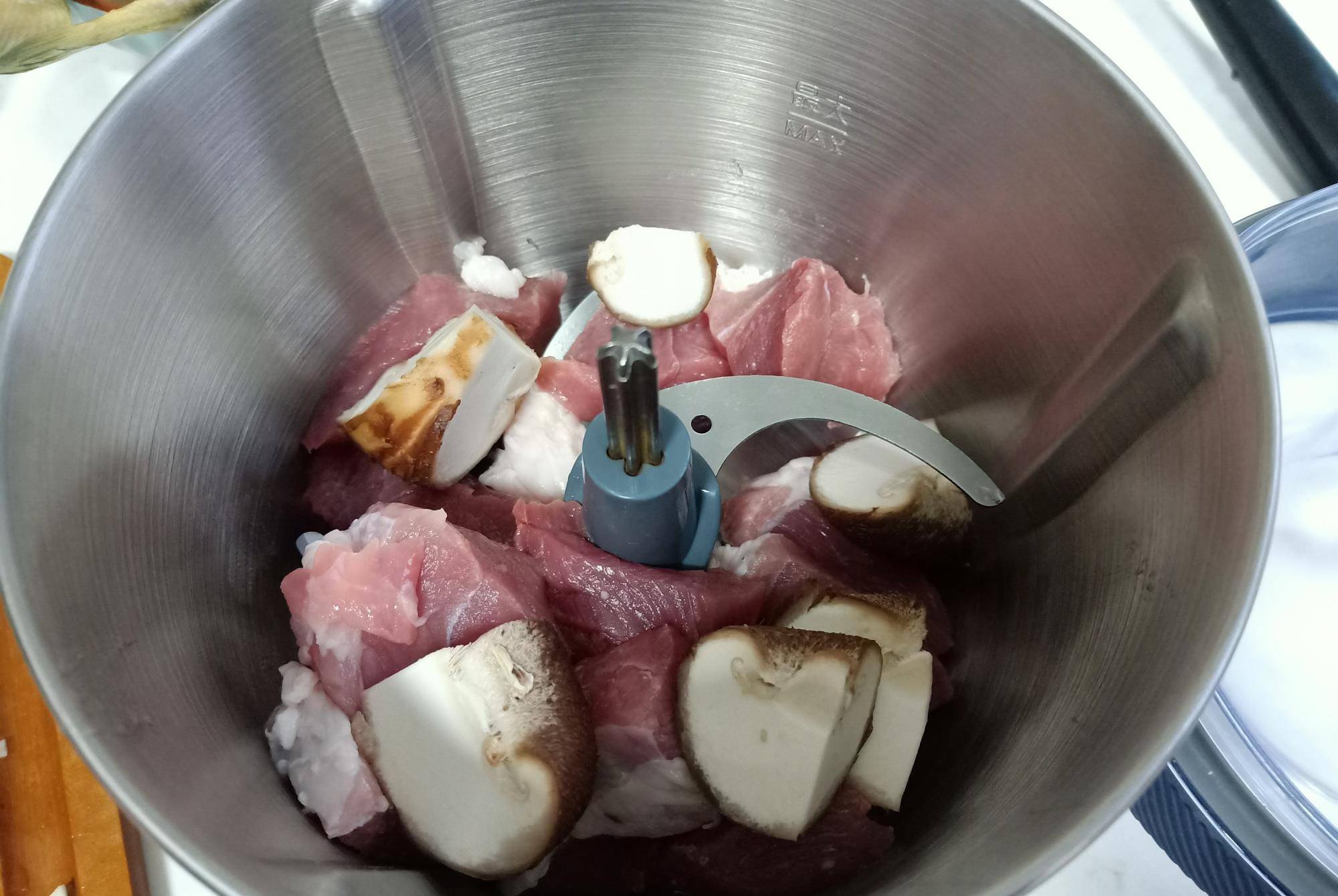 神兽|娘儿俩的早餐火了,不要低估神兽的胃口,满满一桌,转身就光盘