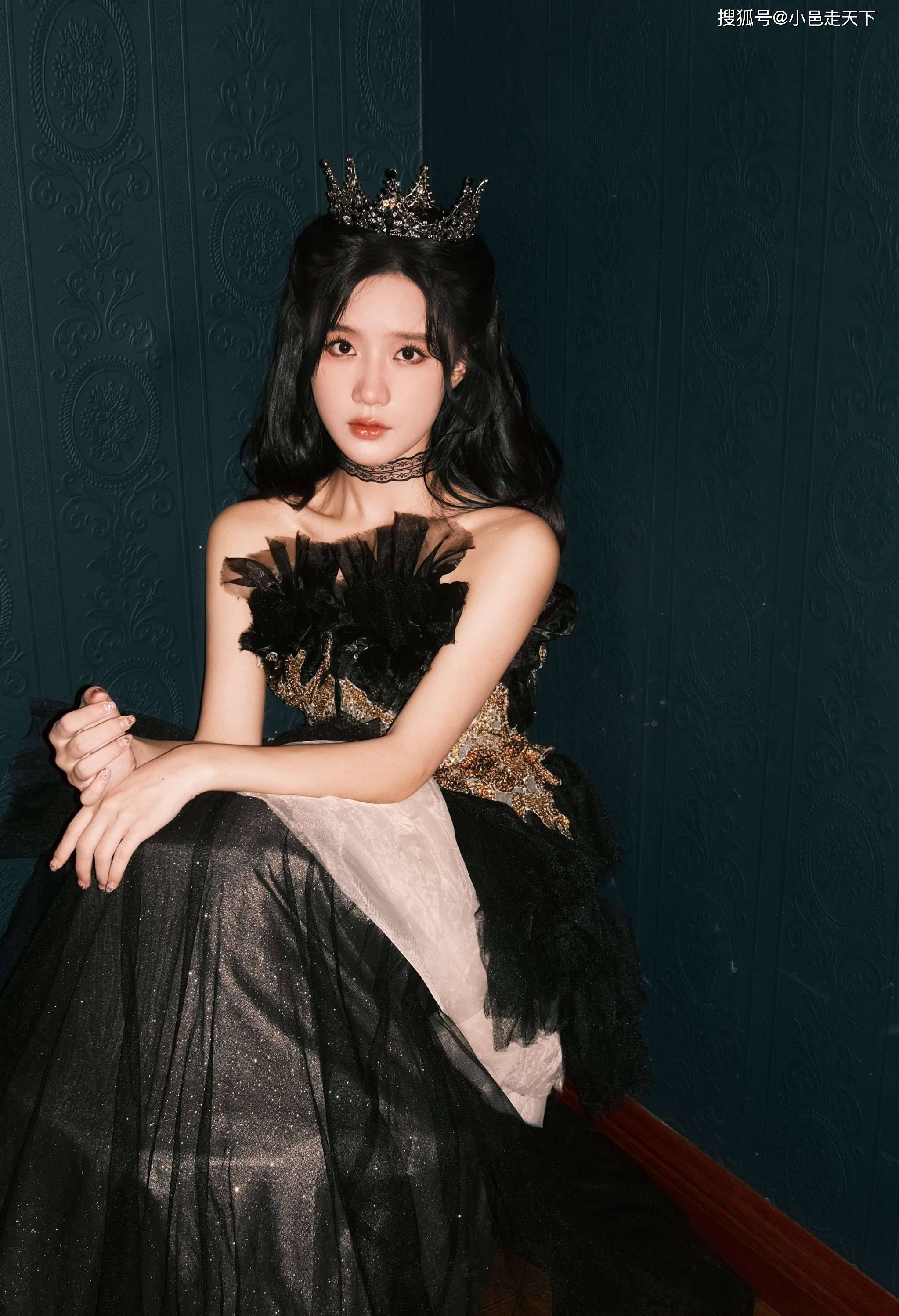 写真 陈意涵黑色系高贵优雅纯情写真