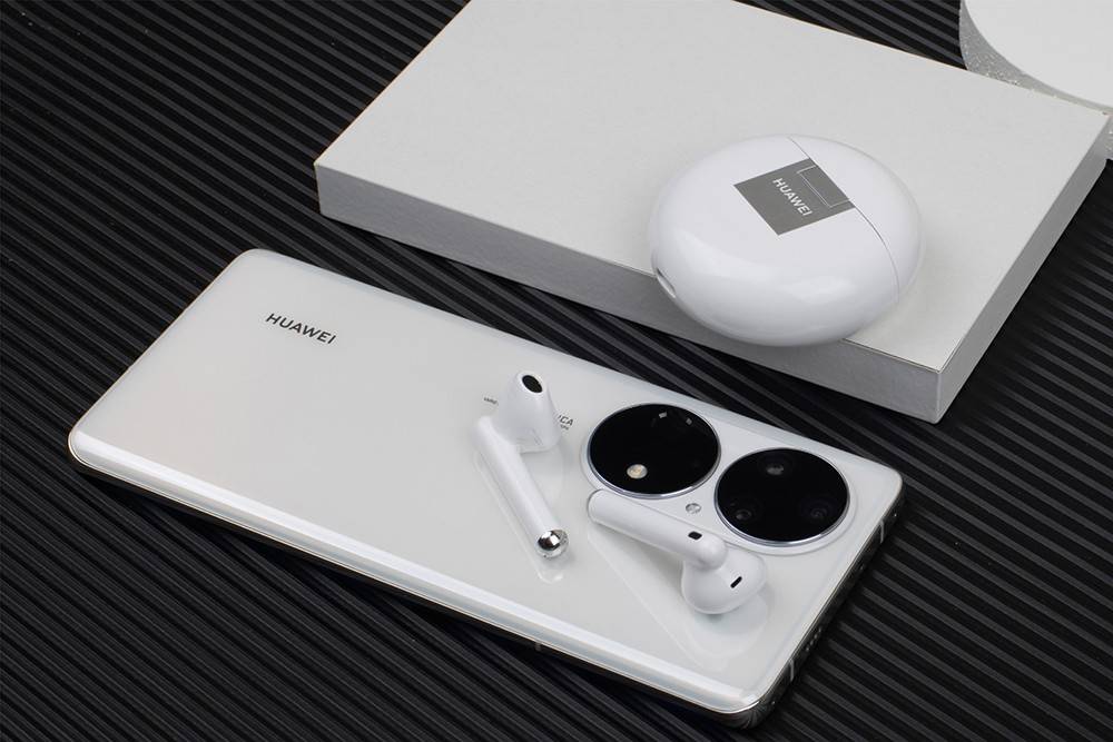 双十一TWS耳机大比武，苹果AirePods 3PK华为FreeBuds 4