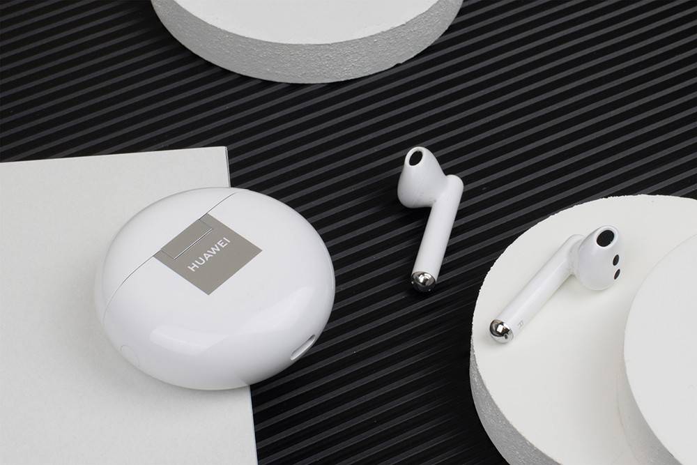 双十一TWS耳机大比武，苹果AirePods 3PK华为FreeBuds 4