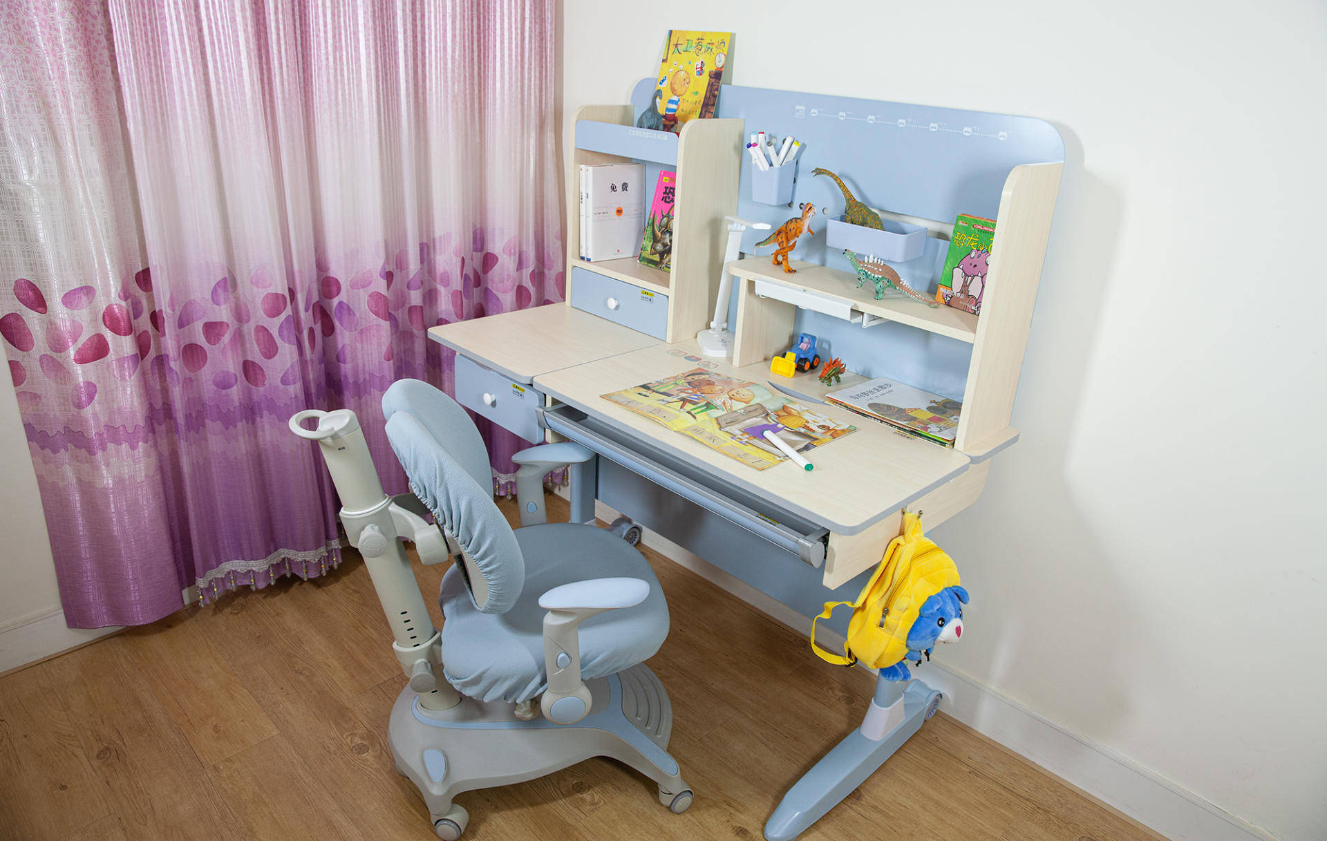 双11儿童桌选购指南-附科贝森儿童学习桌套装使用体验