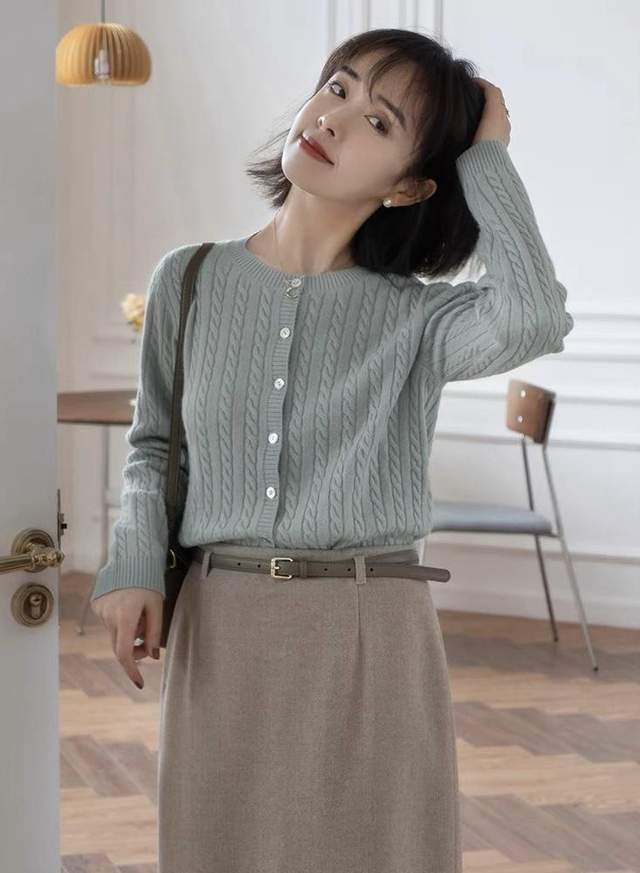 原创针织开衫指南针搭配长裤和半身裙温柔优雅女人味十足