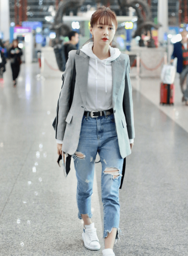 颜色 沈梦辰与未来婆婆关系真不错，平时出门穿得像个孩子，休闲还保暖