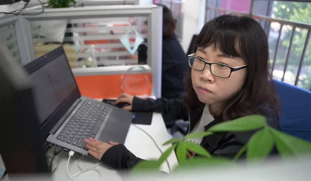 做好平凡小事成就不凡服务记百姓车联客服专员刘莹