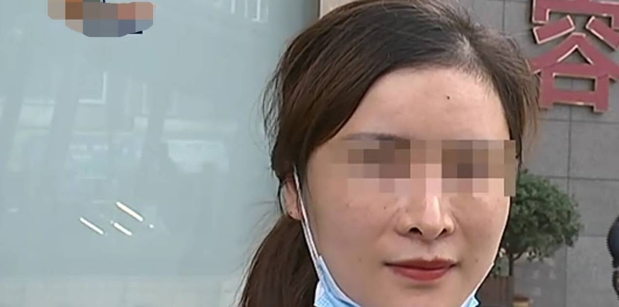 姐妹模特花9万多做鼻综合成“人妖鼻”，找来媒体诉苦：女儿叫我怪物
