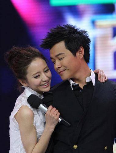 雷佳音的老婆是谁 ddc32933670e4e06b4bf0c6a59f0437e.jpeg