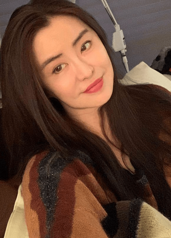 双颖“黑长直”惊艳众人的12位女星，双颖甜美娜扎性感，王祖贤难超越