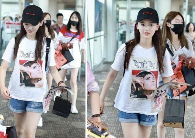 显得 苏芮琪来了，穿牛仔背心好酷，这气质和杨超越差别就大了！