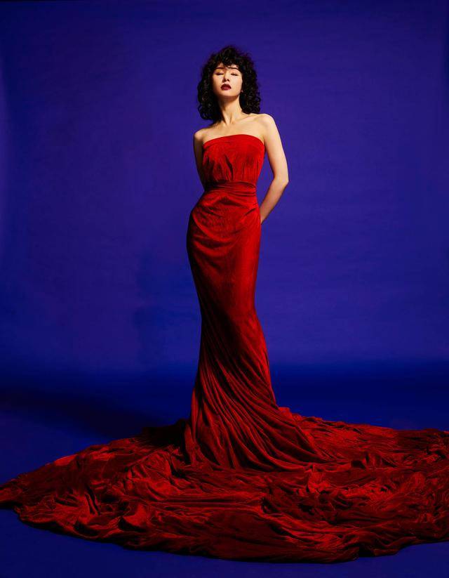 黑色 王子文个子不够比例强撑！穿黑色look外套个性酷炫，大长腿太抢镜