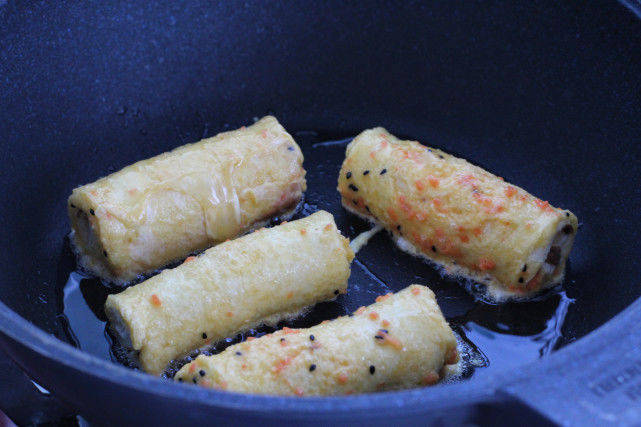 时间|把剩吐司做成营养早餐，一口平底锅就能搞定，细腻美味浓郁拉丝！