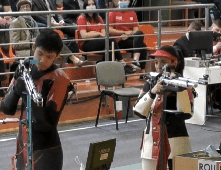 开心|中国射击诞生新的世界冠军，恭喜16岁盛李豪！欧洲女搭档很开心