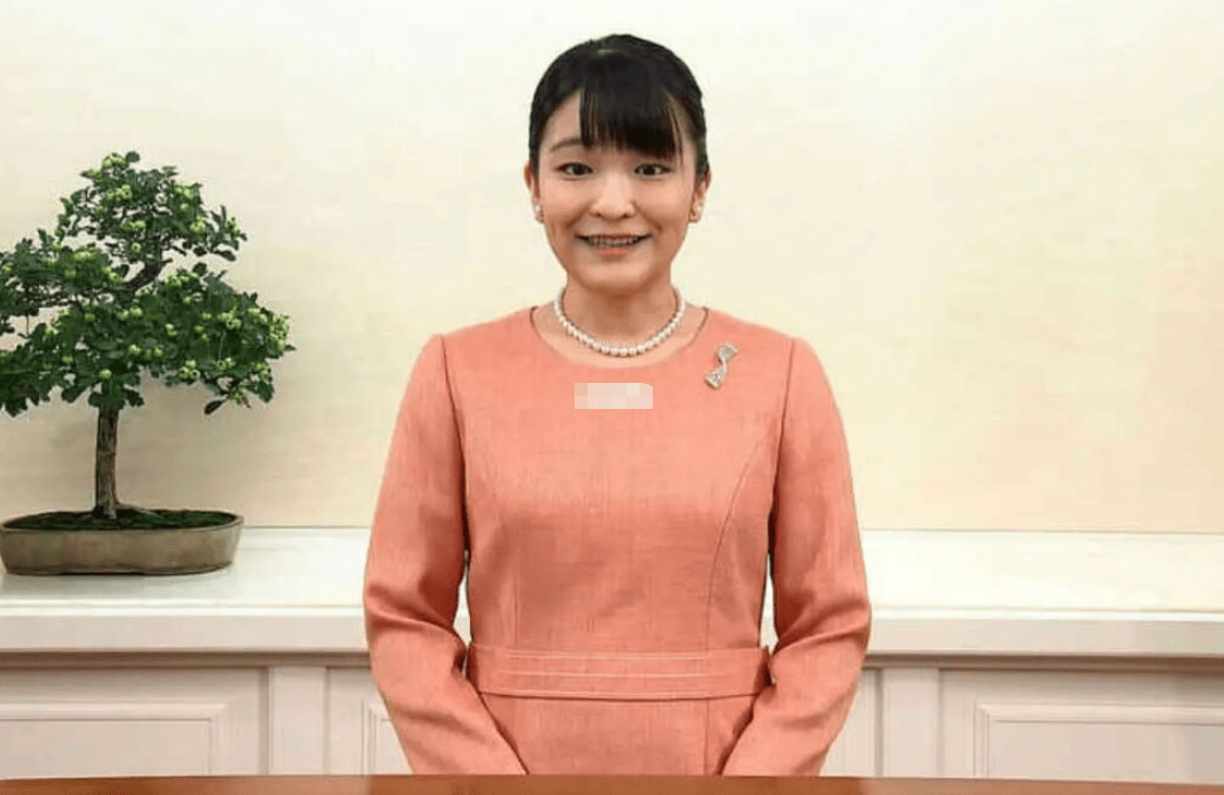 公主 日本真子公主虽然有点O字腿，但感觉还挺可爱的，穿纯色服装很美