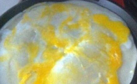 甜面酱|鸡蛋加面粉才是早餐的最佳拍档，营养丰富还能吃饱，鸡蛋饼少不了