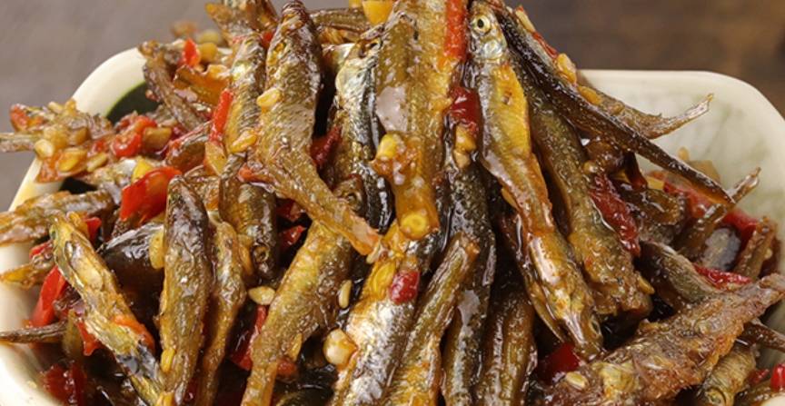 网友|超市里1元1包的小辣鱼,是用什么鱼做的?网友看完,不敢再吃